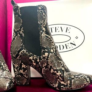 SOLD Steve Madden SubtleGrey Snake Slip in Boots Sz7